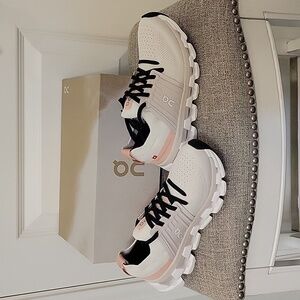 NWT Oncloud Cloudswift3 Size 5
